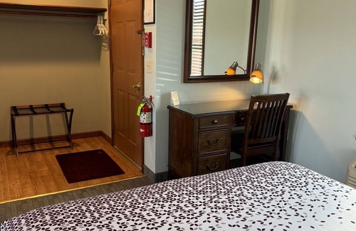 Colliersville Hotel | Redwood Inn & Suites Room #5 - impeccably clean motel between CDP & ASV