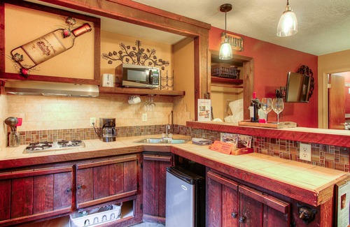 Piercy Apartment | Redwoods River Resort