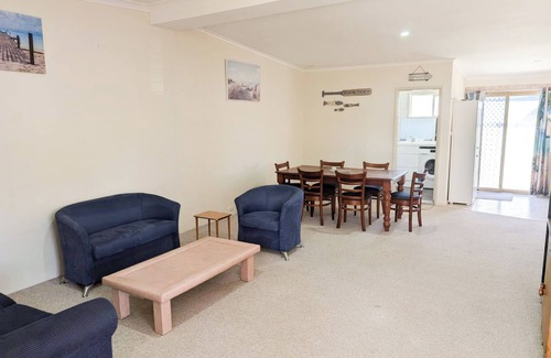 Lancelin House | Reef Break-Nestled in the heart of Lancelin