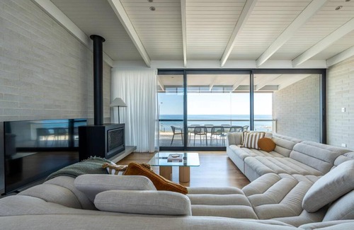 Aldinga Beach House | Reef House: Pool Beachfront Near Wineries