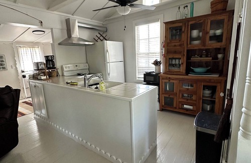 New Braunfels House | Reel Haus, Charming Cottage on Lake Dunlap, Heated pool and River access