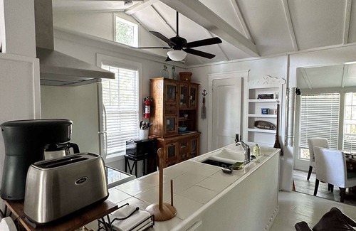 New Braunfels House | Reel Haus, Charming Cottage on Lake Dunlap, Heated pool and River access