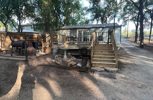 New Braunfels House | Reel Haus, Charming Cottage on Lake Dunlap, Heated pool and River access