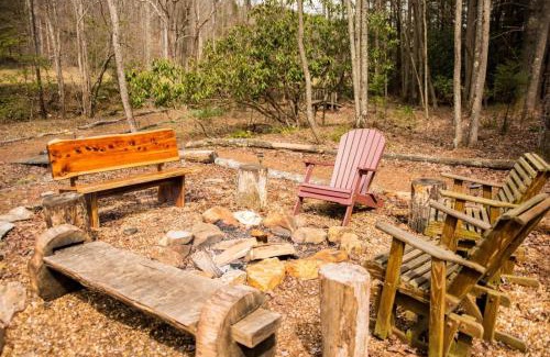 Cherry Log House | Reel Medicine Cabin with Creekside Views in Blue Ridge, GA