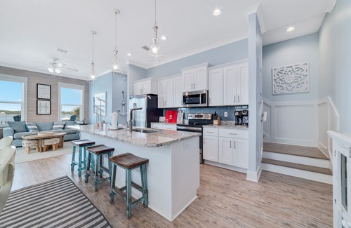Gulf Shores House | REEL RETREAT-LAGOON FRONT PRIVATE COTTAGE, EXTRA AMENTIES, BEACH ACCESS, LOTS OF OUTDOOR FURNITURE