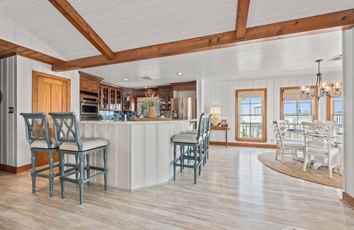 Isla Del Sol House | "REELVIEW"- Charming house in Sea Isle on canal with bay view, close to beach