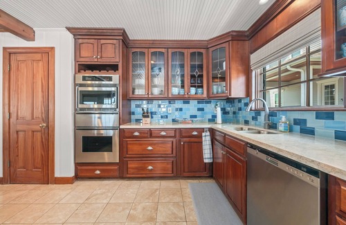 Isla Del Sol House | "REELVIEW"- Charming house in Sea Isle on canal with bay view, close to beach