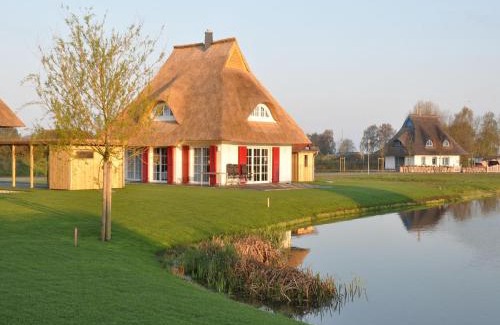 Fuhlendorf House | Reetdachhaus am Bodden mit Sauna, cleaning included