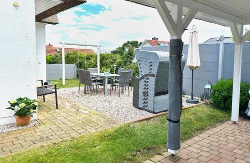 Gohren Apartment | Reethaus Göhren Ferienwohnung Nr 02 mit Schwimmbadnutzung in Sellin kostenfrei