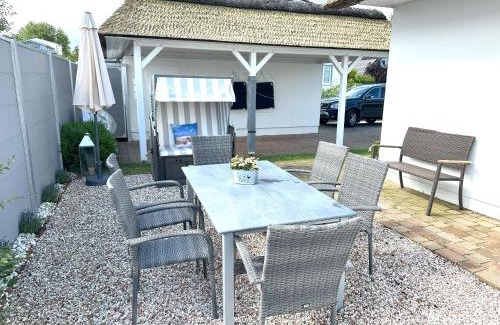 Gohren Apartment | Reethaus Göhren Ferienwohnung Nr 02 mit Schwimmbadnutzung in Sellin kostenfrei