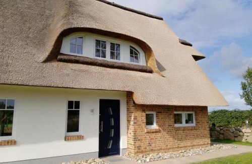 Rerik House | Reethaus Strandgut - geräumiges FH, 5 Schlafzimmer, Sauna und 3 Terrassen, Balkon
