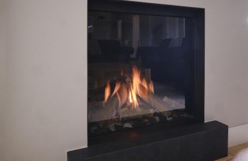 Dranske Villa | Reetland am Meer - LuxusPlus Reetdachvilla mit 4 Schlafzimmern, Außensauna, Loungebereich und Kamin H05
