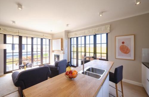 Dranske House | Reetland am Meer - LuxusPlus Reetdachvilla mit 4 Schlafzimmern und Kamin G11