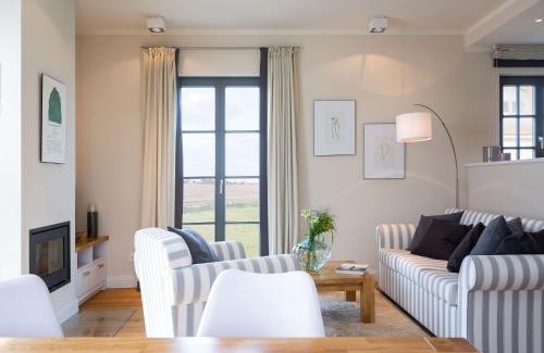 Kreptitz House | Reetland am Meer - Premium Reetdachvilla mit 2 Schlafzimmern, Sauna und Kamin E13