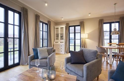 Dranske House | Reetland am Meer - Superior Reetdachvilla mit 2 Schlafzimmern F02