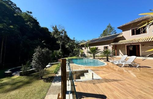 Olaria House | Refúgio em Lumiar: Piscina Aquecida, Área Gourmet e Rio Privado