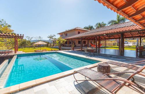 Pirenopolis House | Refúgio no Cerrado com Lago, Piscina e Jacuzzi