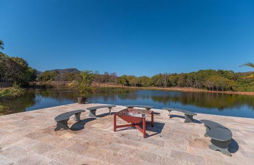 Pirenopolis House | Refúgio no Cerrado com Lago, Piscina e Jacuzzi