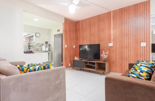 Cabo Frio House | Refúgio Tropical Casa de Praia com Piscina Climatizada e 4 Suítes e garagem 3 carros, 800 mtrs da praia internet 700 mbps, condomínio privado com pista de skate , quadra de futevôlei , campos e quadras de futebol!
