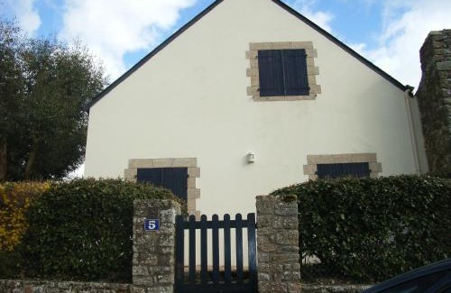 Arzon Villa | REF 034 Maison deux chambres pour cinq personnes proche Golfe du Morbihan LE MONTENO ARZON