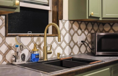 Livingston House | Refined 6BR Moose & Bear Lodge by Sweetheart Stays