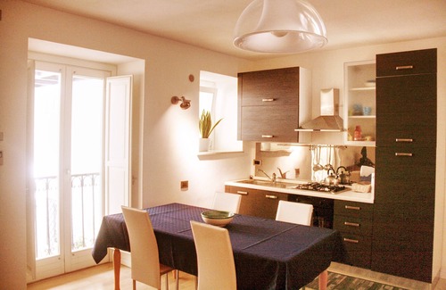 Castellammare Apartment | Refined apartment in a historic building in the heart of town