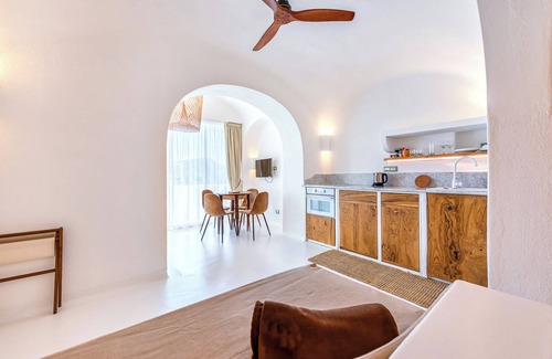 Forio Resort | Refined Deluxe Studio type B with a wide balcony and sea view