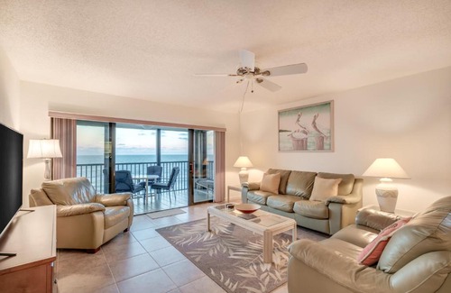 Indian Rocks Beach Apartment | Reflections on the Gulf 504, Sleeps 6, 2 Bedroom, Gulf Front, Pool, Spa