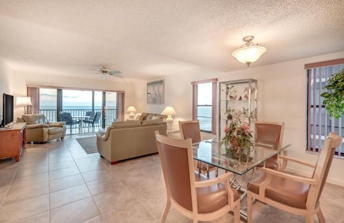 Indian Rocks Beach Apartment | Reflections on the Gulf 504, Sleeps 6, 2 Bedroom, Gulf Front, Pool, Spa