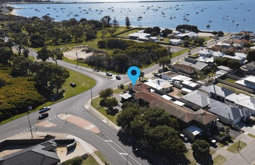 Rockingham Apartment | Refreshing 2BR Unit near the Beach with WIFI