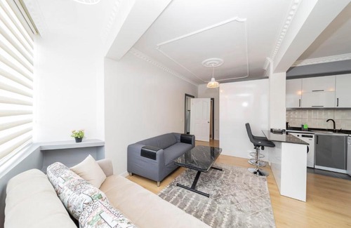 Kaleici Apartment | Refreshing Flat Close to Kaleici in Muratpasa