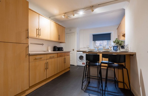 North West Apartment | Refreshing Modern Apartment in Glasgow's West End