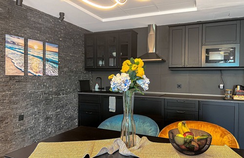 Discovery Gardens Apartment | Refreshing Sunset Apartment, 5min walk to Metro