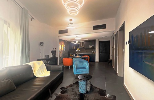 Discovery Gardens Apartment | Refreshing Sunset Apartment, 5min walk to Metro