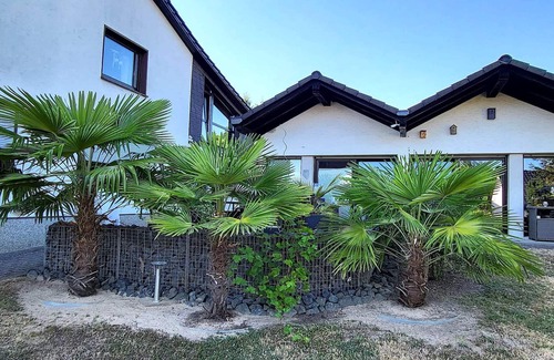 Pracht Apartment | Regal Apartment in Pracht with Garden and Grill