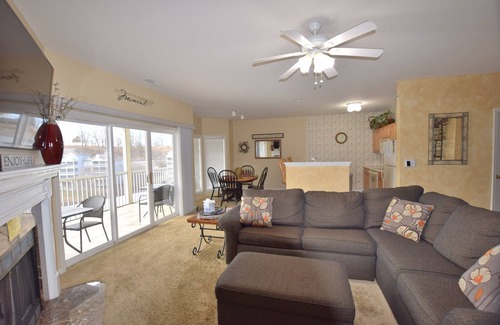 Village of Four Seasons Condo | Regatta Bay: 3 Br-3 Bath -Water Front/Screened Patio -2 Pools - BOAT SLIP