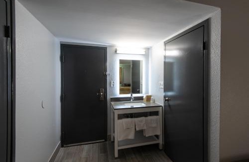 Talbot's Corner Hotel | Regency Inn & Suites