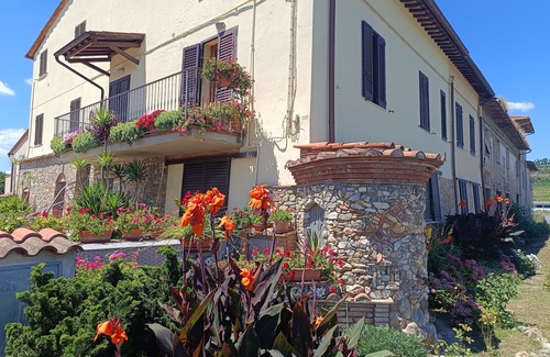 Certaldo Apartment | ReginaSerena 5/6 people, private park, Free Wi-Fi and parking