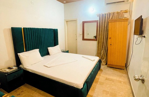 Karachi House | Rehaish inn model