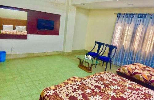 PECHS House | Rehaish Plus Guest House