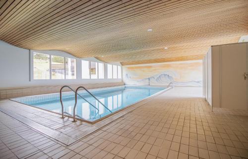 Arosa Apartment | Rehwiesa A11 by Arosa Vacations, Direkt vor der Skipiste & mit Pool