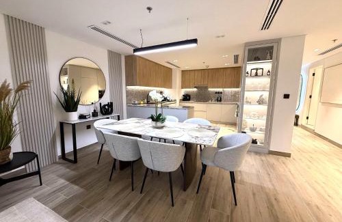 Palm Jumeirah Apartment | Reimagined 3BR Apartment in 5-star Resort