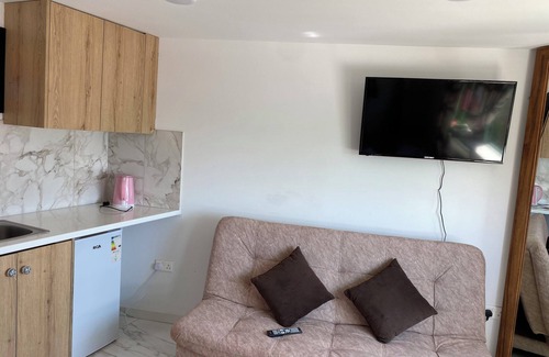 Agios Athanasios Apartment | Reina 1 Bedroom Apartment with Jacuzzi, Court Yard Seating Family & Pet Friendly