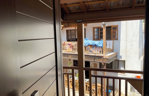 Agios Athanasios Apartment | Reina 1 Bedroom Apartment with Jacuzzi, Court Yard Seating Family & Pet Friendly