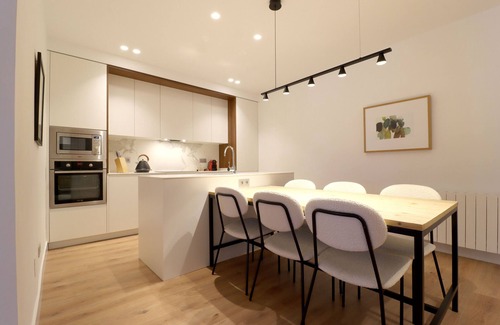 Embajadores Apartment | Reina Sofia Suite II