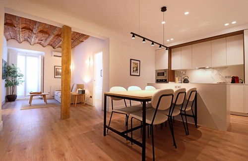 Embajadores Apartment | Reina Sofia Suite II