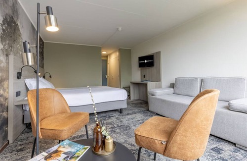 Municipality of Hellendoorn Hotel | Rejuvenate in Comfortable Room Near Sallandse Heuvelrug National Park