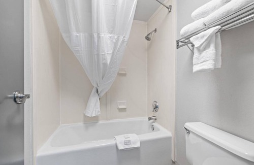 Orchard District Hotel | Relax and Recharge! 4 Comfortable Units! Near Cascade Village Shopping Center!