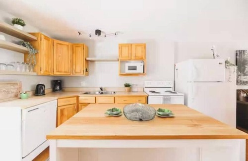 Lambton Shores Cottage | Relax and Unwind at Hideaway Cottages Full