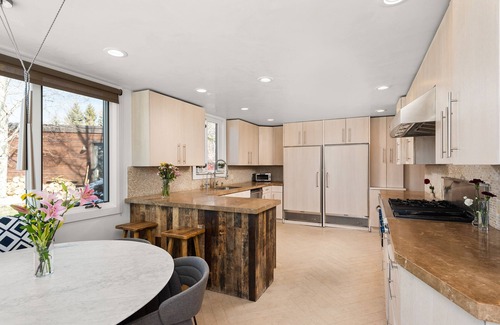 Starwood House | Relax and Unwind at the Stunning Aspen Oasis with 180’ views